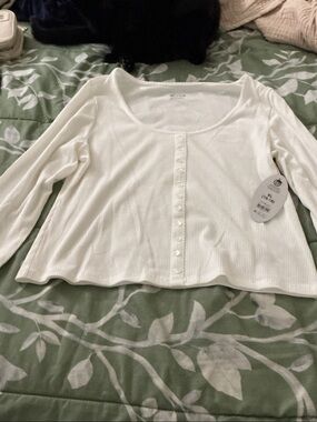 White Ribbed Scoop-Neck Long Sleeve Button-Front Top